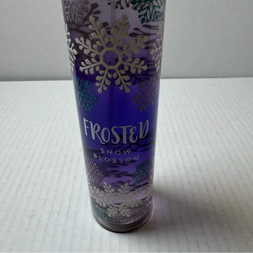 Bath And Body Works FROSTED SNOW BLOSSOM Originals 8 oz Fragrance Spray NEW